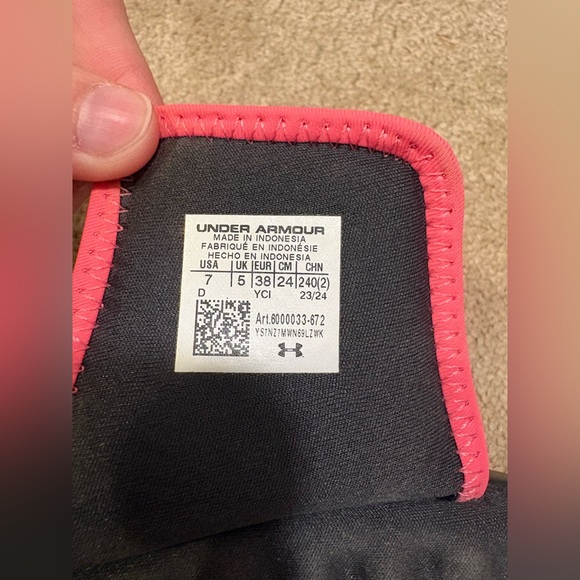 size 7 under armor black and pink slides! - Picture 3 of 3